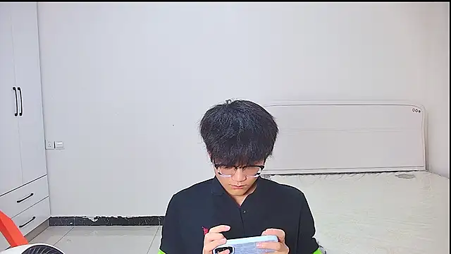 KK-cuteboy online show from May 24, 2026, 11:59 am