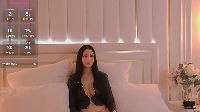 BettyLeen online show from October 9, 2025, 3:37 am