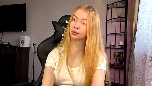 RaguelNicksons online show from November 21, 2025, 6:12 am