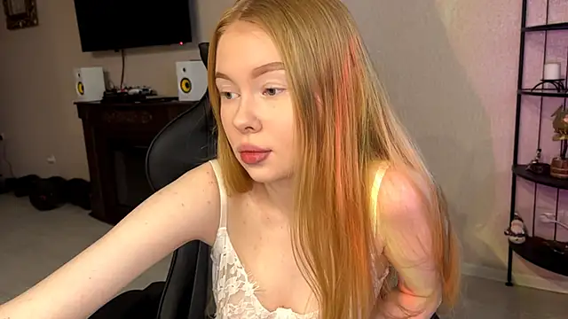 RaguelNicksons online show from November 30, 2025, 5:44 am