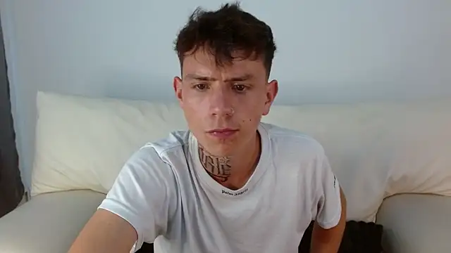 Snapshot of hot_teo_ chatting on January 5, 2026, 5:27 pm hot teo online show from January 5, 2026, 5:27 pm