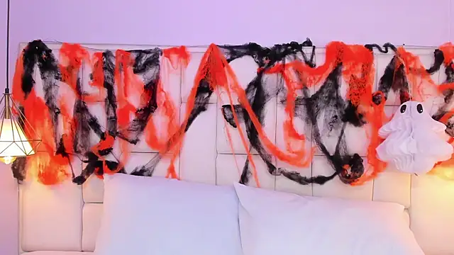 EmmaHolter online show from October 20, 2025, 7:14 pm