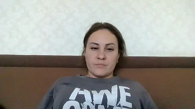 Snapshot of MeadowEyes chatting on July 23, 2026, 3:54 pm MeadowEyes online show from July 23, 2026, 3:54 pm