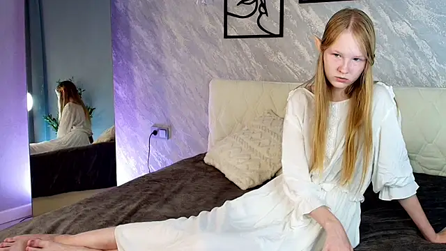 LiandraNelson online show from October 12, 2025, 6:12 am