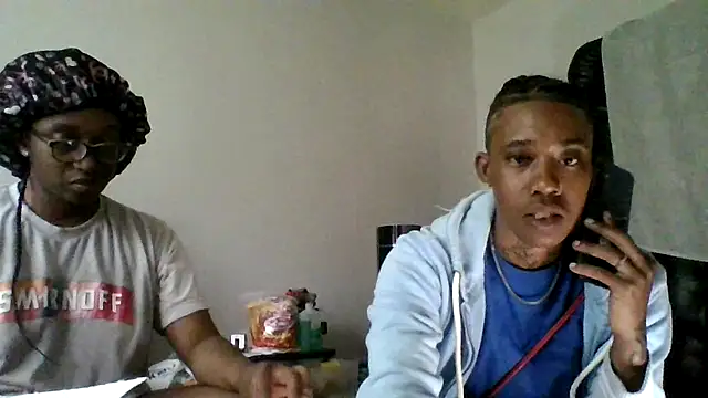 Snapshot of dezzidavill chatting on May 9, 2026, 2:44 pm dezzidavill online show from May 9, 2026, 2:44 pm