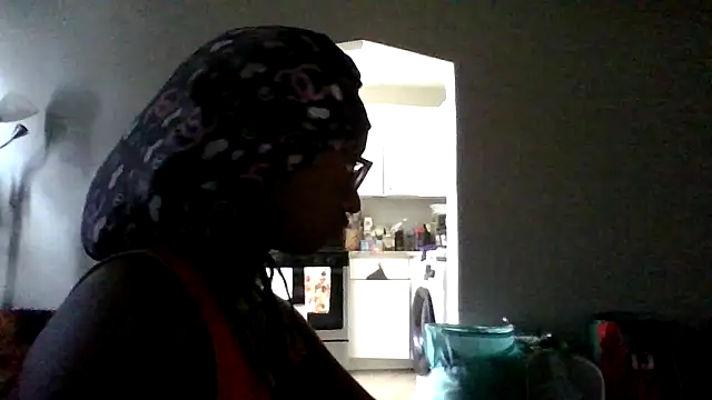 Snapshot of dezzidavill chatting on June 14, 2026, 4:20 pm dezzidavill online show from June 14, 2026, 4:20 pm
