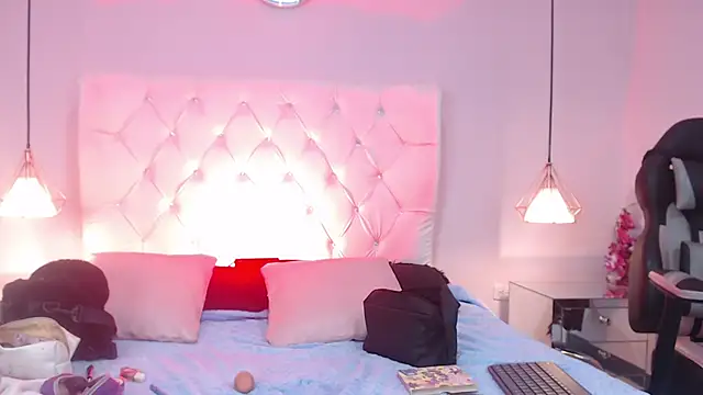 Bubbiecherry online show from October 31, 2025, 7:48 pm