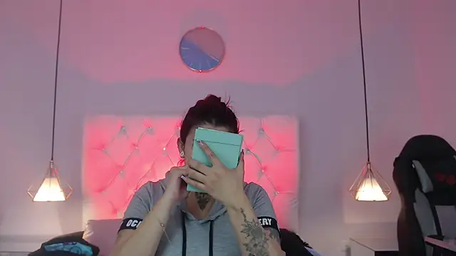 Bubbiecherry online show from November 6, 2025, 7:37 pm