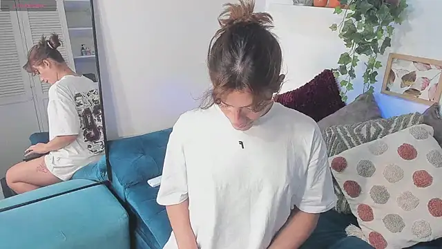 KassMonroe online show from December 5, 2025, 8:38 pm