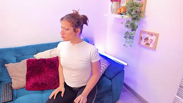 KassMonroe online show from December 19, 2025, 8:27 pm