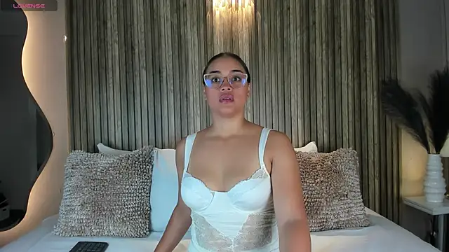 VanneCamiel online show from October 27, 2025, 11:58 am