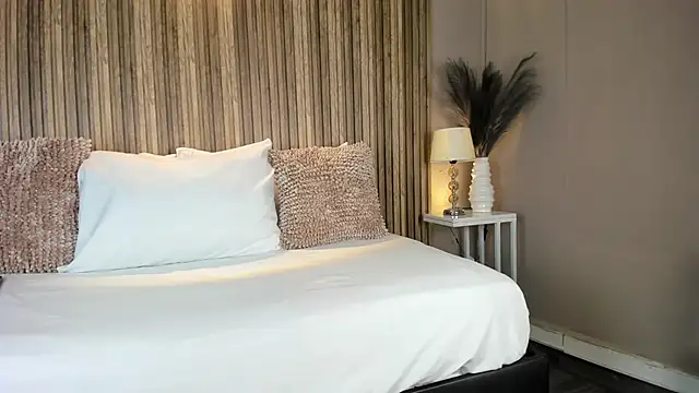 VanneCamiel online show from November 14, 2025, 11:42 am