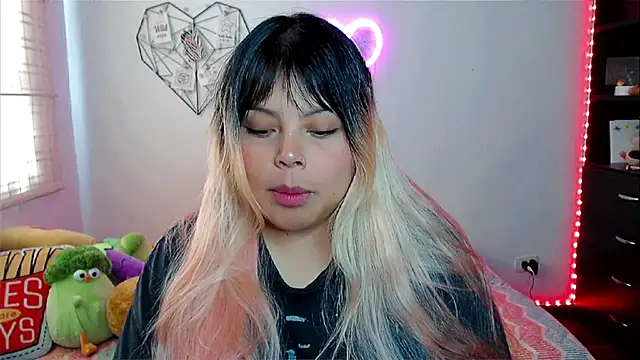 EllieMoonX online show from February 13, 2026, 5:20 pm