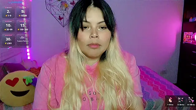 EllieMoonX online show from April 21, 2026, 1:42 am