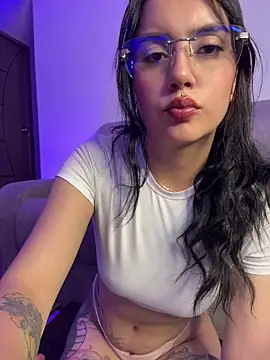 Lucy 699 online show from April 27, 2026, 6:33 am