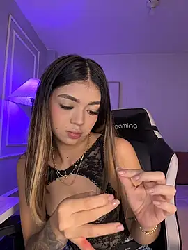 HoneyMollyX online show from March 27, 2026, 2:06 pm