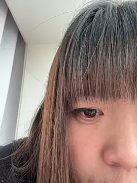 weiww1995 online show from December 19, 2025, 3:46 am