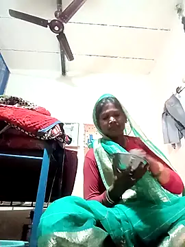 Snapshot of Hot_hat chatting on October 11, 2025, 3:39 am Hot hat online show from October 11, 2025, 3:39 am