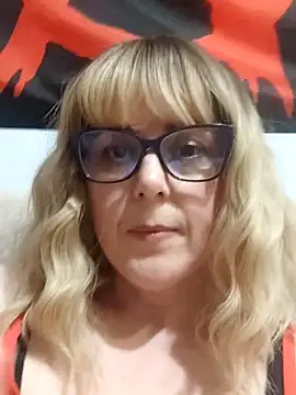 Amelialove42 online show from April 15, 2026, 7:32 pm