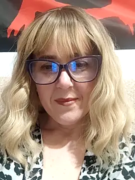 Amelialove42 online show from April 18, 2026, 7:58 pm