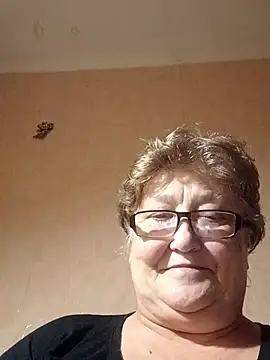 Katherine735 online show from November 5, 2025, 8:42 pm