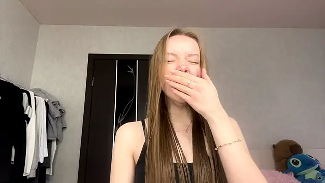 AntoniaMoravick online show from November 14, 2025, 7:18 am