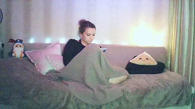 MoodieMira online show from February 25, 2026, 6:28 pm