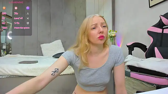 SundyRose online show from November 15, 2025, 9:32 pm