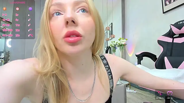 SundyRose online show from November 19, 2025, 8:31 pm