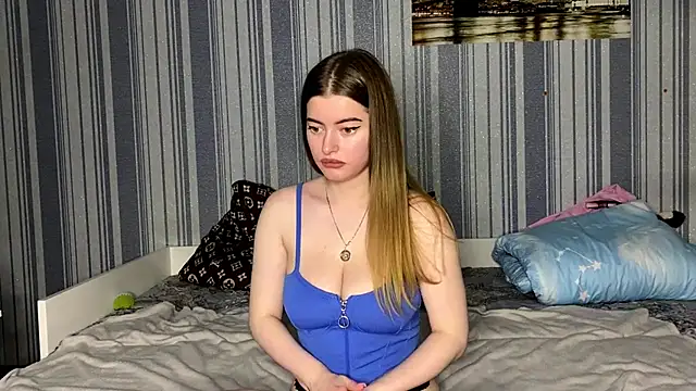 EmiliaCouple online show from November 27, 2025, 1:57 pm