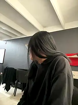 angie rousse  online show from November 17, 2025, 1:06 pm