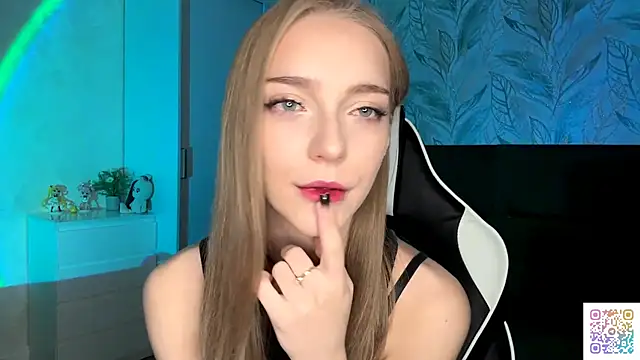 EvaPeace online show from November 3, 2025, 4:08 pm