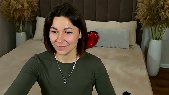 EdenSolis online show from November 22, 2025, 9:08 am