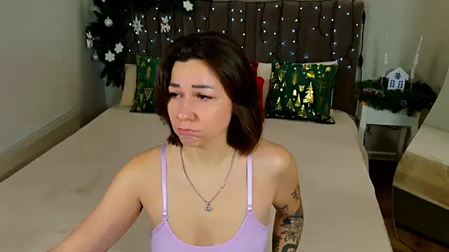 EdenSolis online show from December 22, 2025, 9:06 am