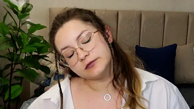 Snapshot of Briarx chatting on July 23, 2026, 2:20 am Briarx online show from July 23, 2026, 2:20 am