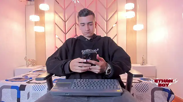 Ethan Boy  online show from February 19, 2026, 8:16 pm