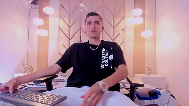 Ethan Boy  online show from February 20, 2026, 8:09 pm