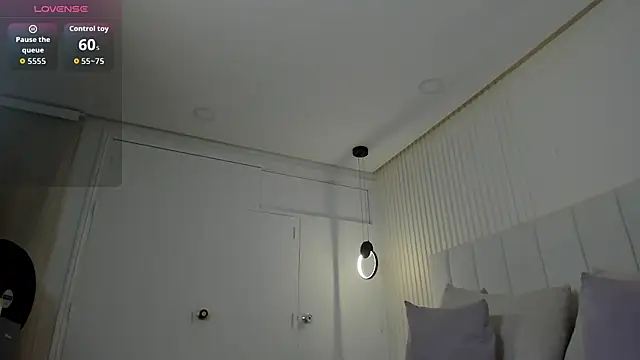 amira sanz online show from December 3, 2025, 2:30 am