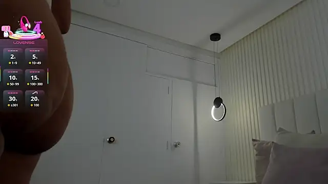 amira sanz online show from December 5, 2025, 2:31 am