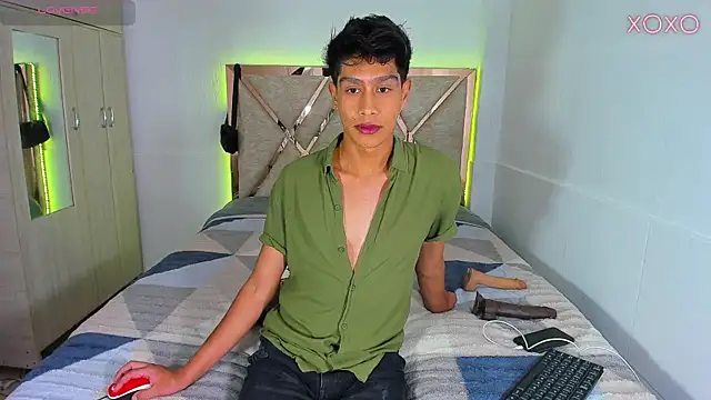 Jacovo2002 online show from October 9, 2025, 9:46 pm