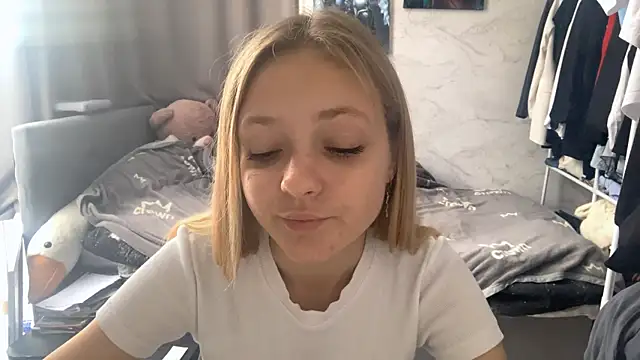  petaI online show from October 13, 2025, 7:52 am