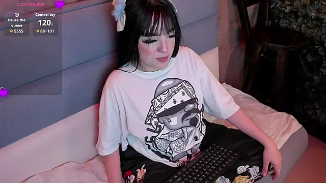 bubble  angel   online show from November 14, 2025, 11:31 am