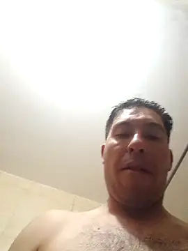 Snapshot of Ezeaxl chatting on December 4, 2025, 1:04 am Ezeaxl online show from December 4, 2025, 1:04 am