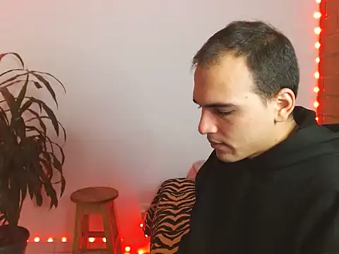 Maax3023 online show from October 14, 2025, 1:01 pm