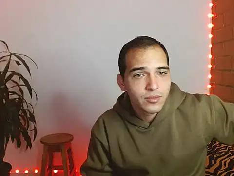 Maax3023 online show from October 16, 2025, 1:01 pm