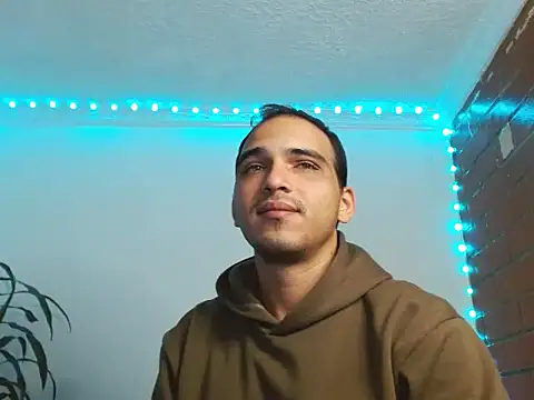 Maax3023 online show from October 19, 2025, 1:12 pm