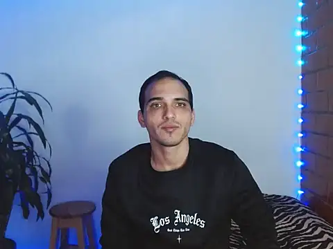 Maax3023 online show from November 3, 2025, 5:14 pm