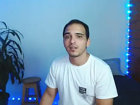 Maax3023 online show from November 5, 2025, 4:51 pm