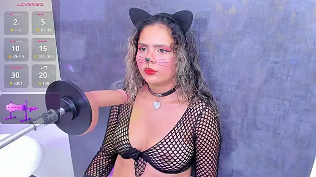 elizabeth liones  online show from October 31, 2025, 12:33 am