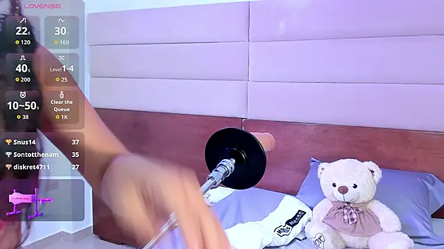 elizabeth liones  online show from November 6, 2025, 3:40 am